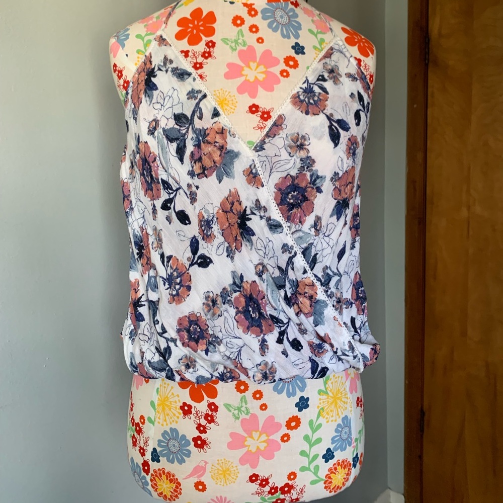 Summer sleeveless top